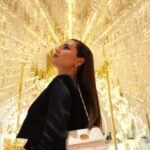 Catriona Gray Instagram - Immersing in the enchantment that is @diorbeauty Les Tuileries Royal Garden, Carousel of Dreams 🌟 #DiorHoliday Honored to host this event, as well as be reunited with some beautiful souls! 🤍 If you're searching for the perfect gift for yourself or a loved one, the installation is open at @themallofasiaofficial until Jan 7, 2024. So come and experience the magic! 💫 Styled by @dior assisted by @justine.aliman19 Reel @jololuarca SM Mall of Asia (MOA)