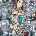 Catriona Gray Instagram - Friends!! See you on @lazadaph #LazadaBiggestSale #LazadaPH1111 tomorrow at 6PM with my @hm family LIVE for a fun time! ⚡️ Captured by @meetkeso