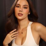 Catriona Gray Instagram - A timeless classic #BulgariCabochon @bulgari ✨