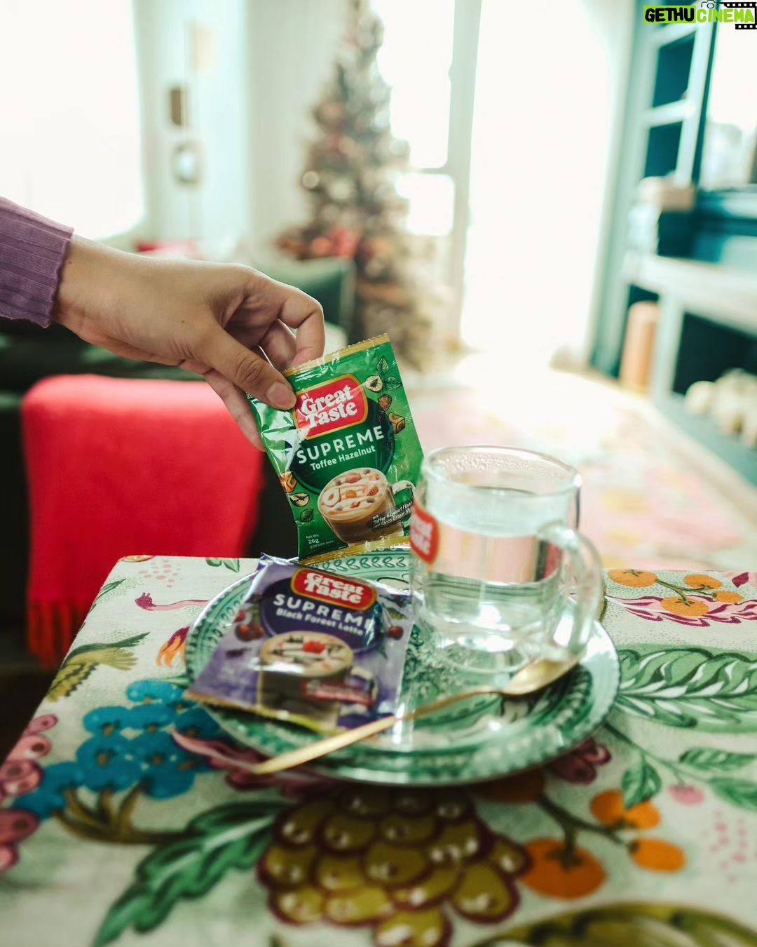 Catriona Gray Instagram - Tis the season for celebrating!! Which exciting flavour twist will it be today? toffee Hazelnut with Choco-brown mallows 🍫 or Black Forest latte with Cherry Red Mallows? 🍒 Kahit anong nafefeel mo, treat yourself with your @greattastecoffee everyday reward!