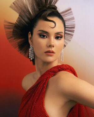 Catriona Gray Instagram - A new journey begins tonight! Let’s keep praying and cheering on our candidates! 👑✨ @missuniverse 
Sending all my love to @michelledee Let’s go Filipinas!!! ⚡️🇵🇭 

Photography: @alansegui assisted by: @lyndonkyle_ @mileswency
Creative Direction: @vincecanlapan
Makeup: @jellyeugenio
Hair:  @paulnebres
Styling: @justine.aliman19 assisted by: @styledbypatrickhenry
Designer: @anthonyramirez_official
Jewelry @jhaenajewels 
Set Design @justine_arcegabumanlag 
Studio @cpmpstudio 
Coordinating Producer @lizalvarez.ph