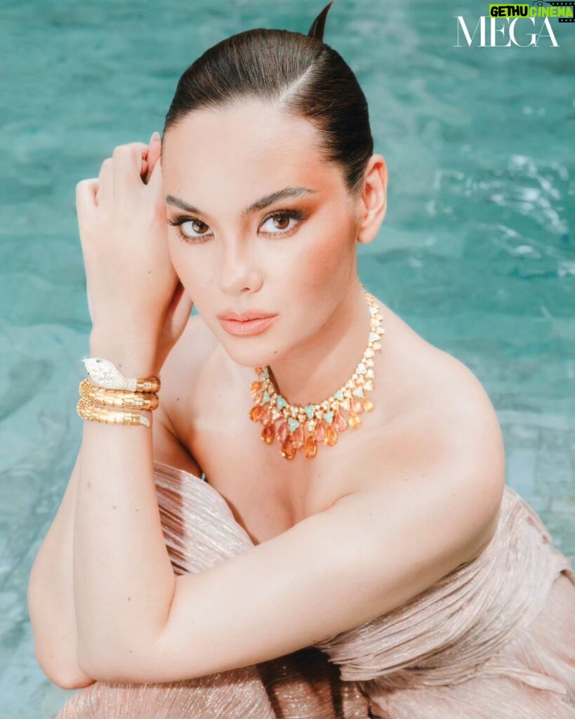 Catriona Gray Instagram - My absolute dream favorite piece I had the honor of wearing from the Mediterranea collection by @bulgari from our @mega_magazine cover story. 🩵 MEGA's October 2023 issue is available online via the sarisari.shopping website as well as in store from major National Bookstore and Fully Booked branches. It is also available at the SariSari pop-up store in Estancia Mall, Pasig. You can also download the e-magazine through the MEGA Magazine channels on Readly, Magzter, and Press Reader. Text by @bamxbva, photography by @shairaluna, fashion direction and styling by @iamkatrinacruz, hair by @paulnebres, makeup by @jellyeugenio, shot on location at BULGARI HOTEL ULUWATU, BALI, INDONESIA @bulgariresortbali , special thanks to @jeshanina of @bulgari Philippines, MEGA Magazine, October 2023.