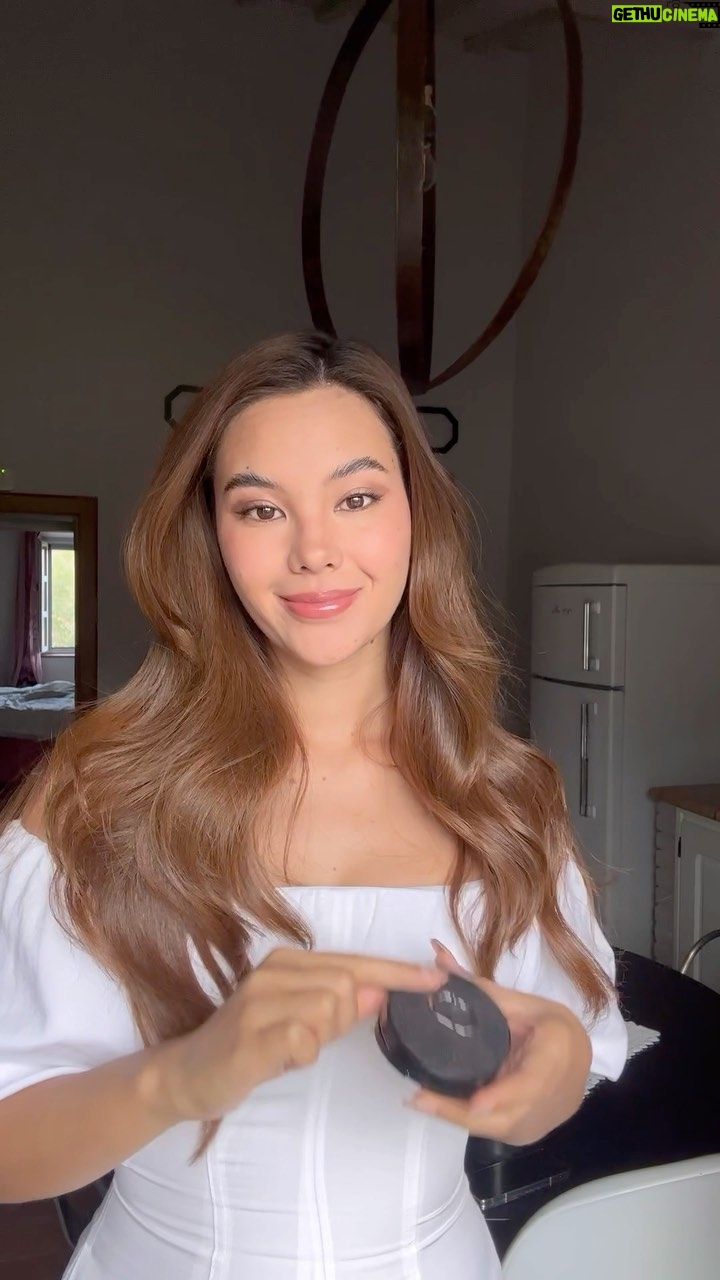 Catriona Gray Instagram - my go-to glam lately 🌞 whilst traveling around Italy - yes I know three types of blush is excessive but what can I say I’m a blush girlie 💯 ps don’t mind the morning face or the snapped hair brush that cracked in my luggage huhu @strokescosmetics spf primer @diorbeauty forever matte cushion foundation in 3n @diorbeauty forever concealer @makeupbymario sculpt stick @narsissist afterglow liquid blush @valentino.beauty liquirosso matte liquid @diorbeauty face powder @diorbeauty blush in coral @in2itph brow powder trio @rarebeauty shadow stick @diorbeauty eyeshadow quad @strokescosmetics brow liner @refybeauty brow gel @strokescosmetics brow felt pen Prestige cosmetics liner @maybelline mascara @makeupforever lip liner @diorbeauty lip maximizer 🐝