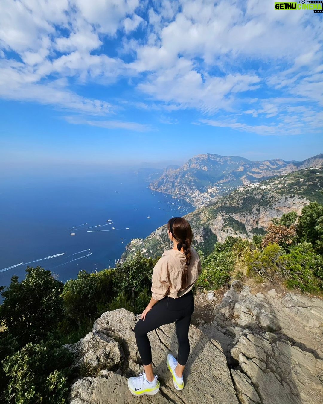 Catriona Gray Instagram - Conquered the Path of the God's with my adventure buddy! @samuelmilby ⛰️ in my @nike 💫 Not for the faint of heart, but the views are incredible 🤩 Path of the Gods, Amalfi Coast