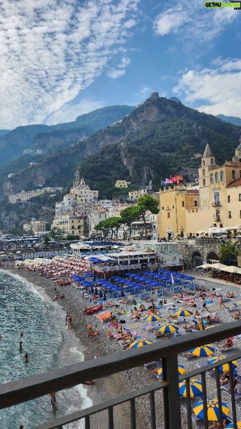 Catriona Gray Instagram - Drive with us along Amalfi coast 🛵 (or rather be an angkas passenger with me! 😅) I give @samuelmilby ⭐️⭐️⭐️⭐️⭐️ hehe From Sorrento to Ravello ⛱️ Amalfi Coast, Italy