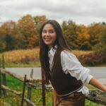 Catriona Gray Instagram - An apple a day....💭 Attempted apple picking with @jololuarca @lizalvarez.ph although all the apples had fallen. Still super sweet and crunchy though 😋 🍎 Wearing @hm captured by @jololuarca Niagara-On-The-Lake, Ontario