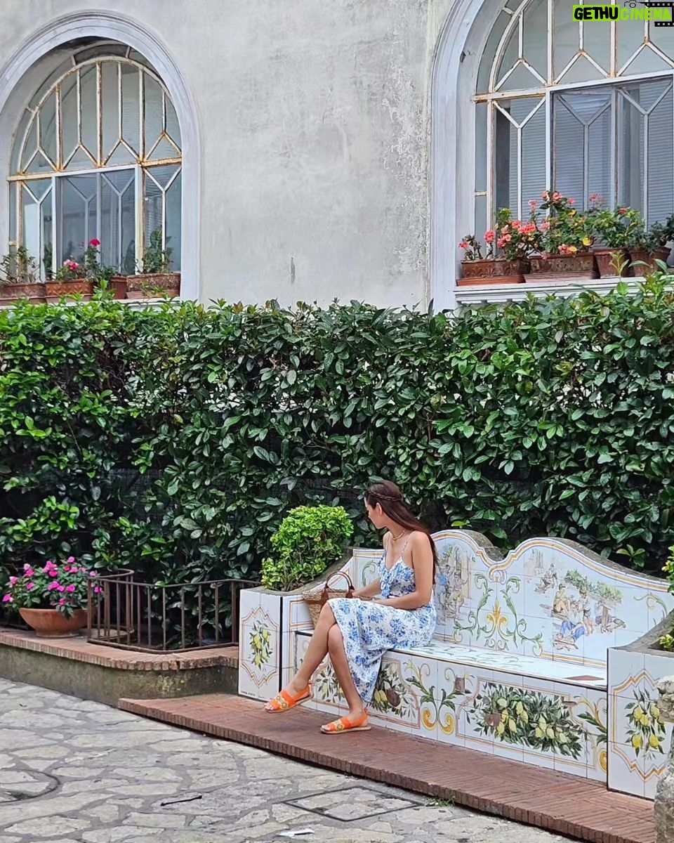 Catriona Gray Instagram - Realizing why I love Italy so much... rustic textures meets expressive colour meets nature. 😍 Amalfi Coast, Italy