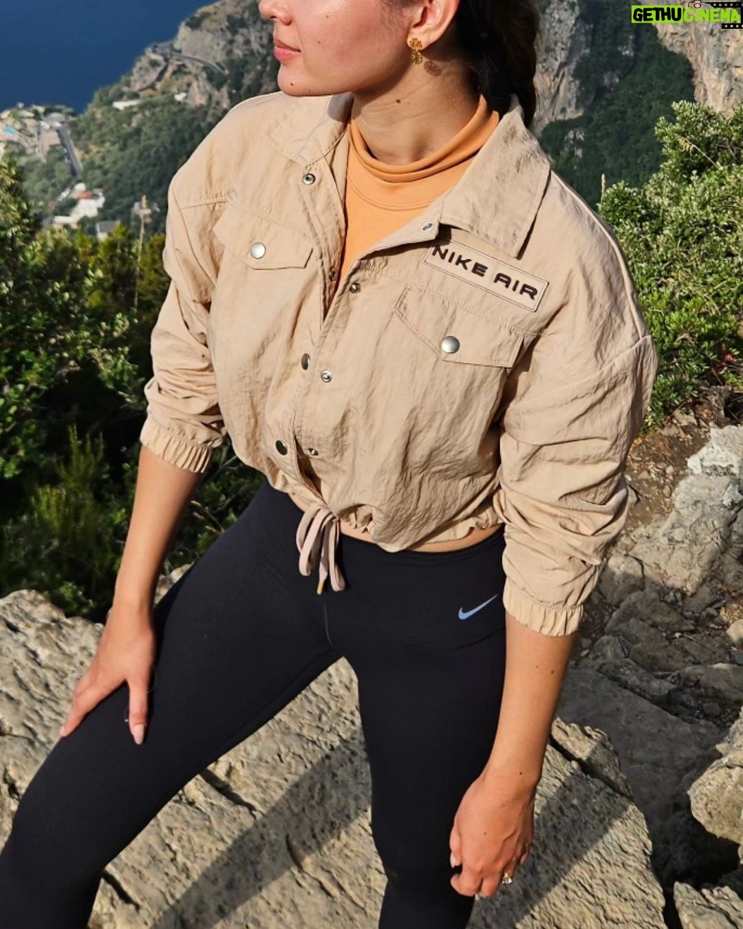 Catriona Gray Instagram - Conquered the Path of the God's with my adventure buddy! @samuelmilby ⛰️ in my @nike 💫 Not for the faint of heart, but the views are incredible 🤩 Path of the Gods, Amalfi Coast