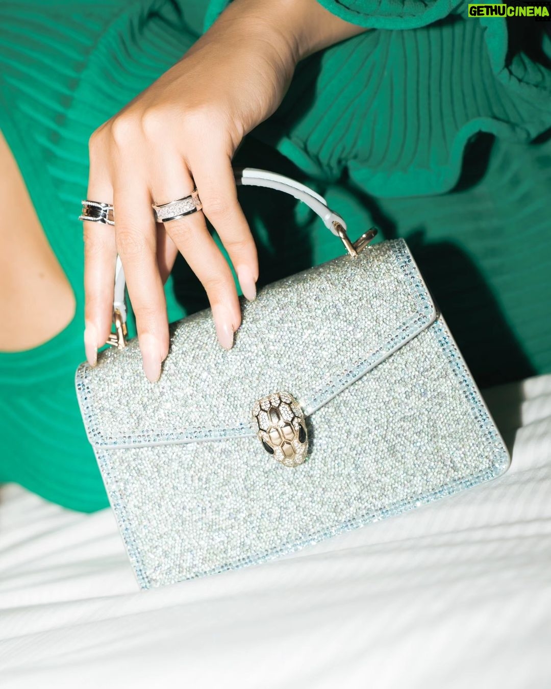 Catriona Gray Instagram - Starting the week off with a bit of sparkle ✨️ @bulgari Have a great week ahead friends 🤗 @pvfotographs