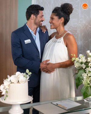 Cauã Reymond Instagram - #TERRAEPAIXÃO 📺 A reta final da sua novela das 9 promete grandes emoções: Aline e Caio finalmente vão se casar! 💒💍 Depois de muitas adversidades, o dois vão celebrar o amor que sentem um pelo outro em uma cerimônia linda e terão o “felizes para sempre” que tanto merecem. Prepara o lencinho e vem conferir as fotos exclusivas desse momento tão especial do casal Caline! 🤧 

[📸: Globo / Léo Rosario]