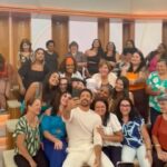 Cauã Reymond Instagram – Hoje tive um encontro com essa turma querida pra falar sobre a reta final de #TerraEPaixão. Quem assistiu a gente?! E daqui a pouco tô na telinha novemente para mais um capítulo da nossa novela. ❤️

Fotos @eusebiomendonca
