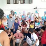 Cauã Reymond Instagram – Fazia tempo que queria estar aqui presencialmente, vendo de perto o lindo trabalho do @institutolegado10 na Cidade de Deus, dos meus parceiros @avalancheeemma @cesariofigueiredo. O espaço fica na área do AP e tem como objetivo construir um legado para as crianças através da cultura, educação e do esporte, três pilares que também foram muito importantes na minha trajetória.

Obrigado por hoje, Cesario. Sua dedicação a este projeto me emociona. Conte sempre comigo! 

Queria agradecer tb por cada abraço e cada sorriso que recebi. 

Vale a pena conhecer mais sobre o Instituto e espalhar essa corrente. Vou deixar aqui o perfil novamente – @institutolegado10

Feliz Natal!