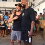Cauã Reymond Instagram – Fazia tempo que queria estar aqui presencialmente, vendo de perto o lindo trabalho do @institutolegado10 na Cidade de Deus, dos meus parceiros @avalancheeemma @cesariofigueiredo. O espaço fica na área do AP e tem como objetivo construir um legado para as crianças através da cultura, educação e do esporte, três pilares que também foram muito importantes na minha trajetória.

Obrigado por hoje, Cesario. Sua dedicação a este projeto me emociona. Conte sempre comigo! 

Queria agradecer tb por cada abraço e cada sorriso que recebi. 

Vale a pena conhecer mais sobre o Instituto e espalhar essa corrente. Vou deixar aqui o perfil novamente – @institutolegado10

Feliz Natal!