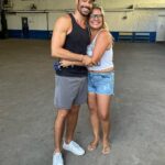 Cauã Reymond Instagram – Fazia tempo que queria estar aqui presencialmente, vendo de perto o lindo trabalho do @institutolegado10 na Cidade de Deus, dos meus parceiros @avalancheeemma @cesariofigueiredo. O espaço fica na área do AP e tem como objetivo construir um legado para as crianças através da cultura, educação e do esporte, três pilares que também foram muito importantes na minha trajetória.
Obrigado por hoje, Cesario. Sua dedicação a este projeto me emociona. Conte sempre comigo!
Queria agradecer tb por cada abraço e cada sorriso que recebi.
Vale a pena conhecer mais sobre o Instituto e espalhar essa corrente. Vou deixar aqui o perfil novamente – @institutolegado10
Feliz Natal!