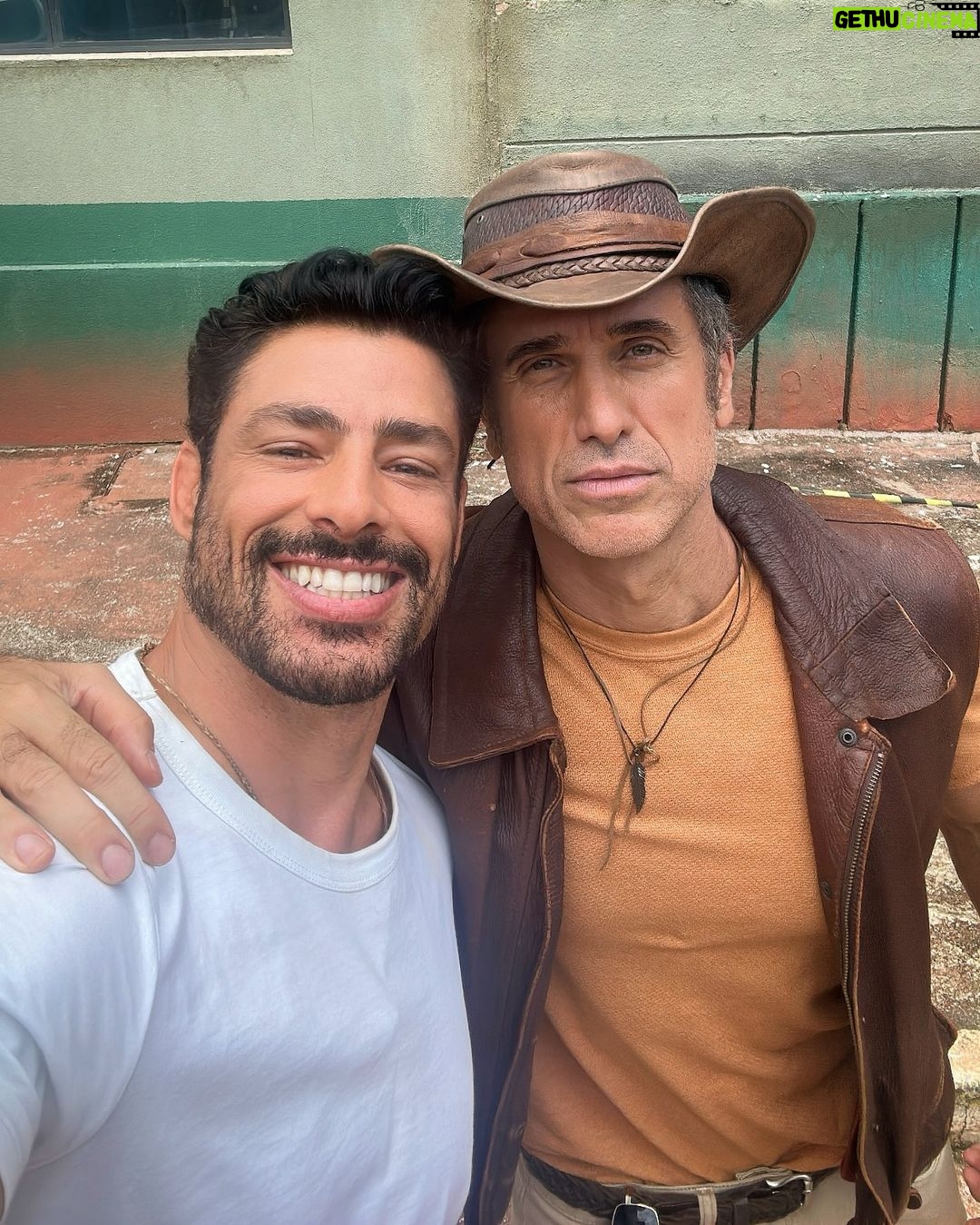Cauã Reymond Instagram - Quem aqui tá com ódio do Dirceu? Mas eu juro que @eribertoleao72 é gente boa 😅 #TerraEPaixão
