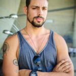 Cauã Reymond Instagram - Cabelo curto, médio, cacheado, com barba, sem... Cada personagem tem sua característica. Qual você curtia mais?! #tbt