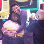 Cauã Reymond Instagram - Eu adoro uma bagunça, então já dá pra imaginar o quanto me diverti no “TV Teca” do @caldeiraocommion. Obrigado pelo convite e risadas, @marcosmion. Amanhã, na @tvglobo, não pode perder que tá bom demais.