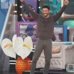Cauã Reymond Instagram – Eu adoro uma bagunça, então já dá pra imaginar o quanto me diverti no “TV Teca” do @caldeiraocommion. Obrigado pelo convite e risadas, @marcosmion. Amanhã, na @tvglobo, não pode perder que tá bom demais.
