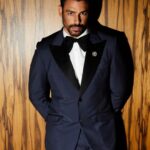 Cauã Reymond Instagram – Sobre ontem! Look 2 para #MOTYBR2023 @gqbrasil 

Fotos @eusebiomendonca 
Beleza @robernardo_ 
Styling @pedrosales_1 
Look @gucci @prada @ysl