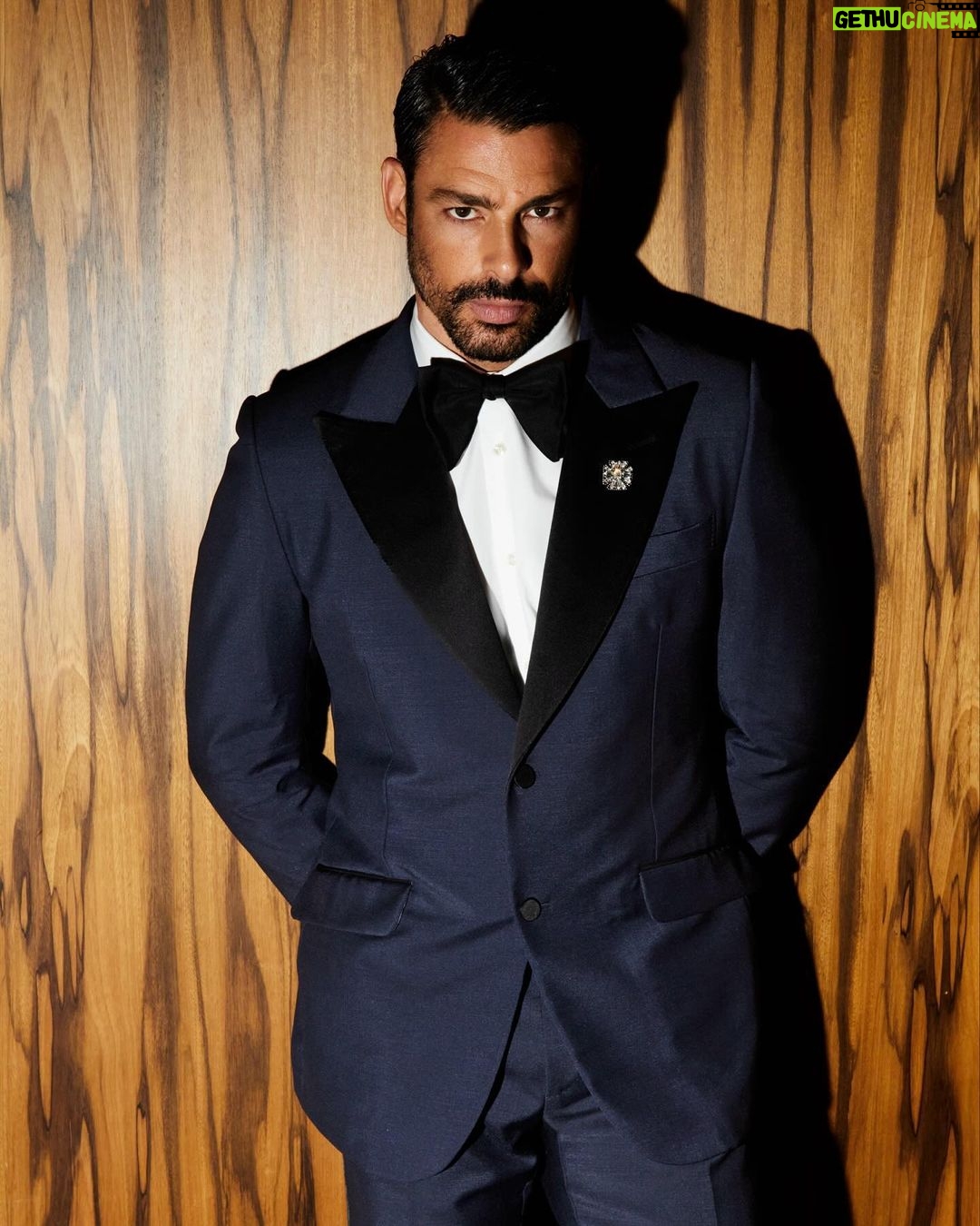 Cauã Reymond - 134.5K Likes - Sobre ontem! Look 2 para #MOTYBR2023 @gqbrasil
Fotos @eusebiomendonca
Beleza @robernardo_
Styling @pedrosales_1
Look @gucci @prada @ysl