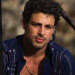 Cauã Reymond Instagram - Cabelo curto, médio, cacheado, com barba, sem... Cada personagem tem sua característica. Qual você curtia mais?! #tbt