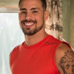 Cauã Reymond Instagram – Cabelo curto, médio, cacheado, com barba, sem… Cada personagem tem sua característica. Qual você curtia mais?! #tbt
