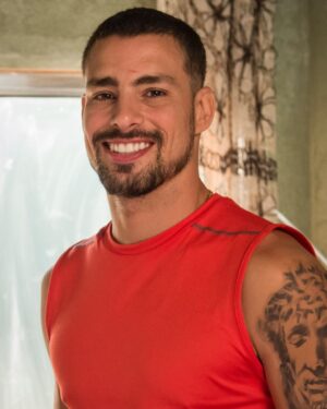 Cauã Reymond Instagram - Cabelo curto, médio, cacheado, com barba, sem... Cada personagem tem sua característica. Qual você curtia mais?! #tbt