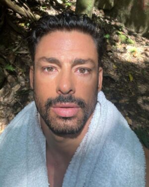 Cauã Reymond Instagram - Ar, terra ou mar... Onde você mais gosta de estar?