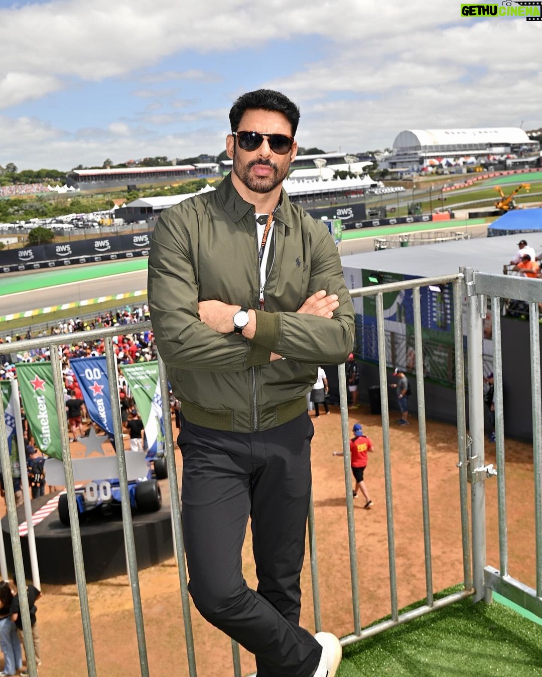 Cauã Reymond - 233K Likes - Tarde boa no GP de São Paulo de F1 🏁
