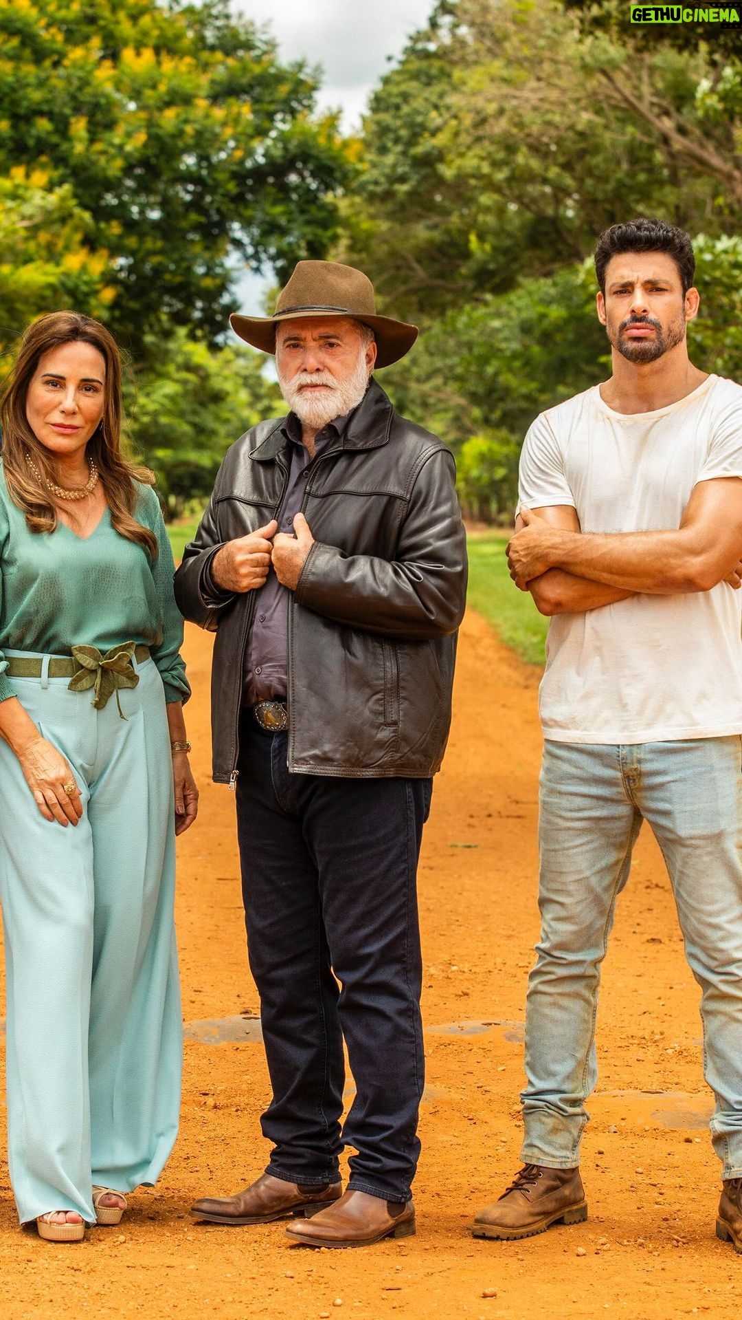 Cauã Reymond Instagram - É muito bom poder falar do Tony Ramos e @gpiresoficial e fico muito orgulhoso de ouvir eles falando sobre meu trabalho e nossa relação. Dois ícones da dramaturgia mundial e que tenho o privilégio de dividir ensaios, cenas, dores e delícias dessa profissão. Obrigado por inspirarem.