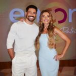 Cauã Reymond Instagram – Hoje tive um encontro com essa turma querida pra falar sobre a reta final de #TerraEPaixão. Quem assistiu a gente?! E daqui a pouco tô na telinha novemente para mais um capítulo da nossa novela. ❤️

Fotos @eusebiomendonca