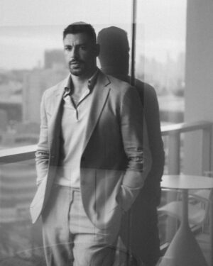 Cauã Reymond Instagram - 🤎

Styling @pedrosales_1 
Look @boss @zegnaofficial @prada 
Fotos @michellecadari