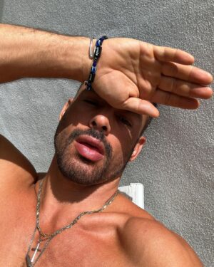 Cauã Reymond Instagram - Férias de cabelo novo. Meio Peaky Blinders meio Pica-Pau 🤭