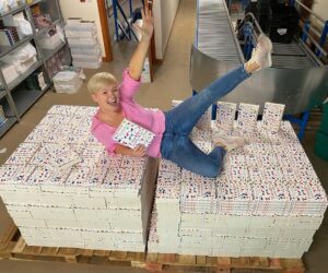 Cecelia Ahern Instagram - 1500 copies of Freckles signed! ✅ 💚