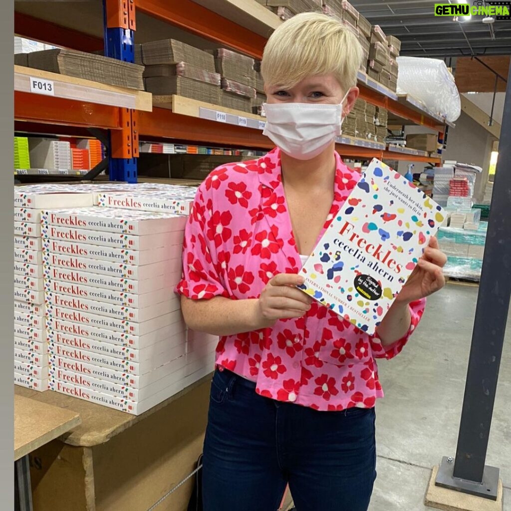 Cecelia Ahern Instagram - One of my favourite author jobs is stock-signing. It’s so satisfying seeing my books in huge numbers and giving them a personal send off before they hit their new homes! Missed it, glad to be back.
