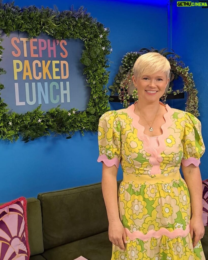 Cecelia Ahern Instagram - Lots of fun in Leeds today on Channel 4’s @packedlunchc4 with the fabulous @stephlunch 💚 Leeds, United Kingdom