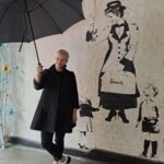 Cecelia Ahern Instagram - Playing in London Town for my new novel out in April…🖤 London, Unιted Kingdom