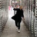 Cecelia Ahern Instagram - Playing in London Town for my new novel out in April…🖤 London, Unιted Kingdom