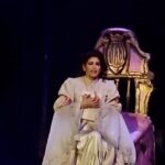 Cecilia Milone Instagram - La última carta. La última función. #Drácula #Rosario #ChauMina @teatrobroadwayrosariook Video: @costaokis PD: Valóreseme que mantengo el papel a la distancia que lo hubiera puesto a los 22 y no a la que me obligaría mi presbicia de los 54. 😜