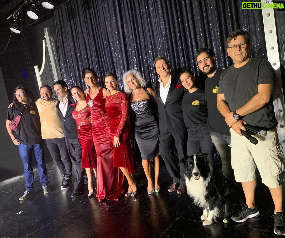 Cecilia Milone Instagram - ¡SÚPER EQUIPO!❤️ @mastertangoshow y la mascota de la compañía en la noche del debut. Como dice @albinoniluisa: #Diego🐾 siempre vestido de gala; con su frac y su chabot… FUNCIONES: 24, 25 y 26 marzo 31, 1 y 2 6, 7, 8 y 9