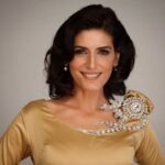 Cecilia Milone Instagram - Foto de @pauladalia1 para la revista #SegundaVuelta. Look, diseño, realización, make up, amigo… @gabriel.bordeaux El broche de strass, una creación de @marcelopendola Peinada por @brunosalas12 #RevisandoElCarreteDeFotos #22DeNoviembreDe2015
