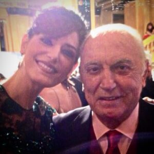 Cecilia Milone Instagram - Lo conocí allá por el 91’ en el #LunaPark.
#TitoLectoure lo integraba siempre y él era encantador.
Con él entendí la diferencia entre una “nota” y una “entrevista”.
Siempre era una alegría encontrarlo.
Es tan grande el legado que dejó… ¡Por Dios!
Chau, Cacho… ❤️
#QEPD #CachoFontana