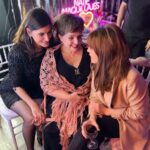 Cecilia Milone Instagram - Chusmeando… #Fiesta