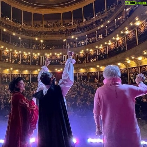 Cecilia Milone Instagram - Así de emocionados… Así de colmados de amor y de agradecimiento… Unos genios: @martinmaugerok y @eluzalazar que sacan estas fotos. @teatrodellibertador #Córdoba