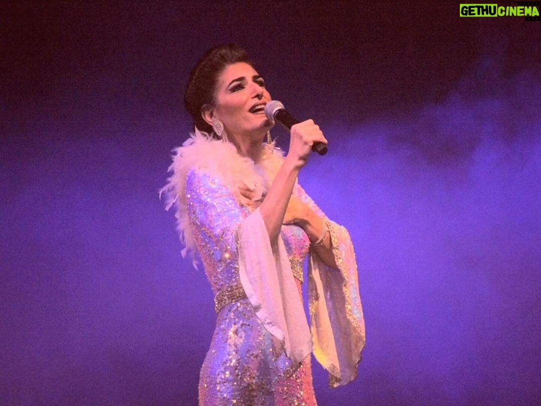 Cecilia Milone Instagram - Siendo felices con @mastertangoshow en #Mendoza #TeatroPlaza #GodoyCruz Junto a @ricardodanielatango y @belendigiorgio Fotos: @diegophotook ¡Gracias, @grupotrespro, @macarena.pg @tbucolo!
