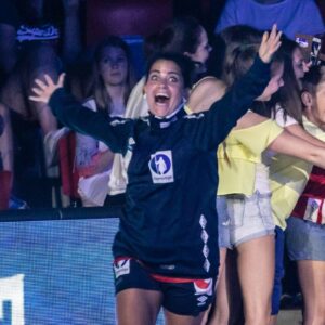 Cecilie Steinmann Neess Instagram - Siste jeg sa til meg selv før håndballkampen var: Lek kul, ro deg kraftig ned, og ikke få helt overtenning nå, Cess. Well... #sukCess 🤾🏻‍♀️ (bla👉🏼)
@plannorge @handballandslagene