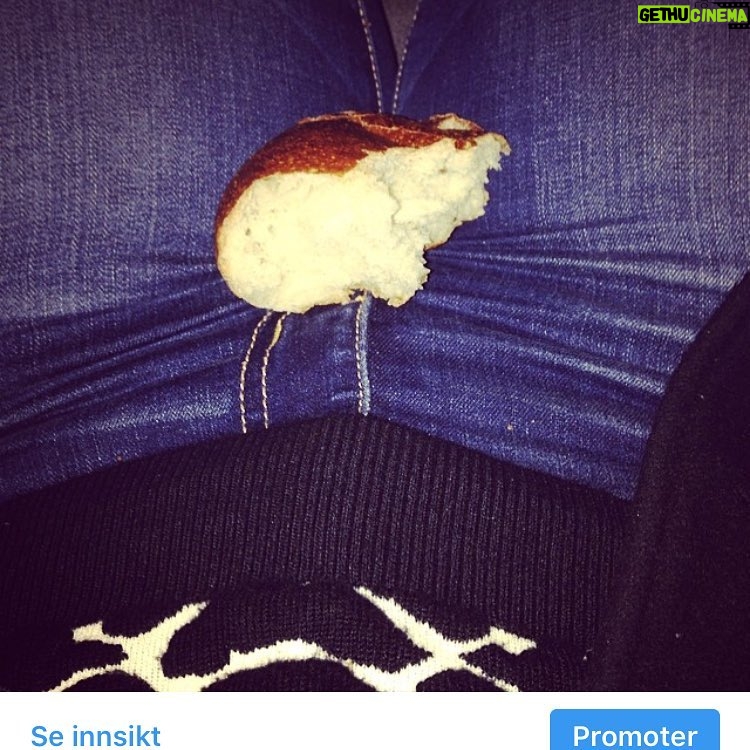 Cecilie Steinmann Neess Instagram - 13.desember - Trenger ikke lussekatt når du har bollemus🙋🏻‍♀️. #sukCess