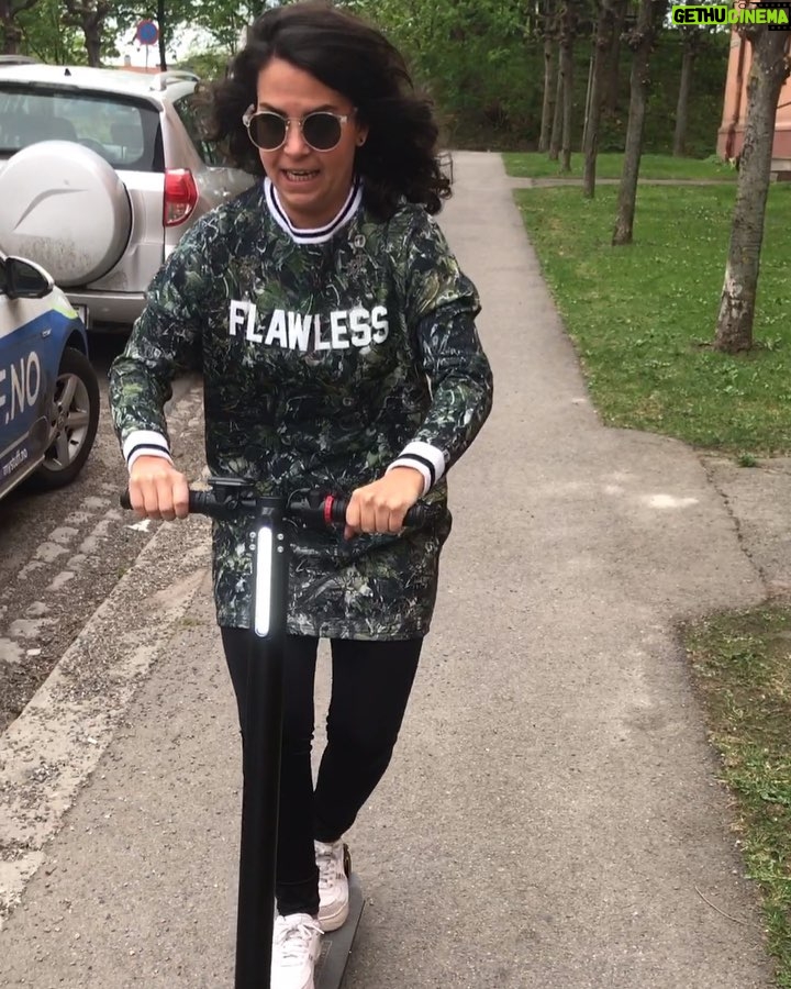 Cecilie Steinmann Neess Instagram - •REKLAME• Bruk rabattkoden #sukCess på @mystuff.no så får du 10% avslag på alle EL-Sparkesykler 🙋🏻♀️ ( hele ti prosent er jeg altså verdt. Rørende)