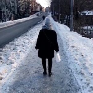Cecilie Steinmann Neess Instagram - På tide å ta frem vintervaggen. ❄️ #sukCess