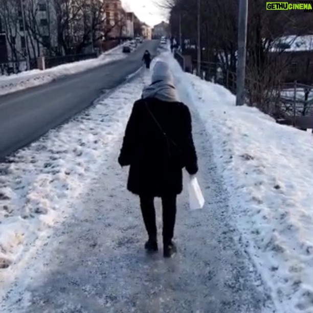 Cecilie Steinmann Neess Instagram - På tide å ta frem vintervaggen. ❄️ #sukCess
